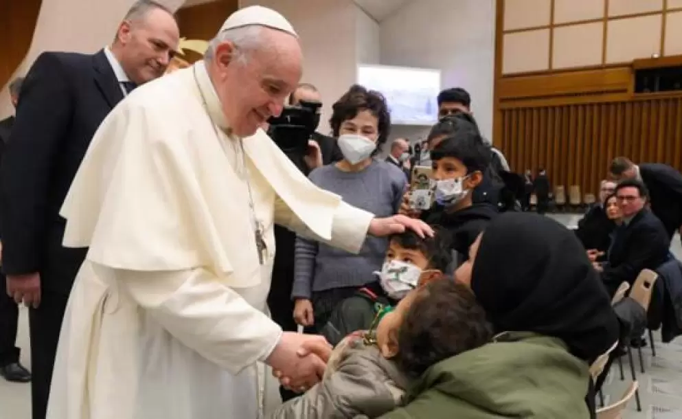 Mensaje de Navidad del Papa Francisco: “El Señor nos busca para encontrarnos, para amarnos más”