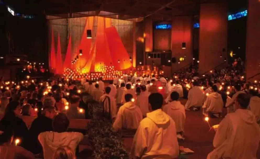 El Papa a los jóvenes de Taizé: "¿Qué responsabilidades debemos asumir para hacer que la Tierra sea habitable?".