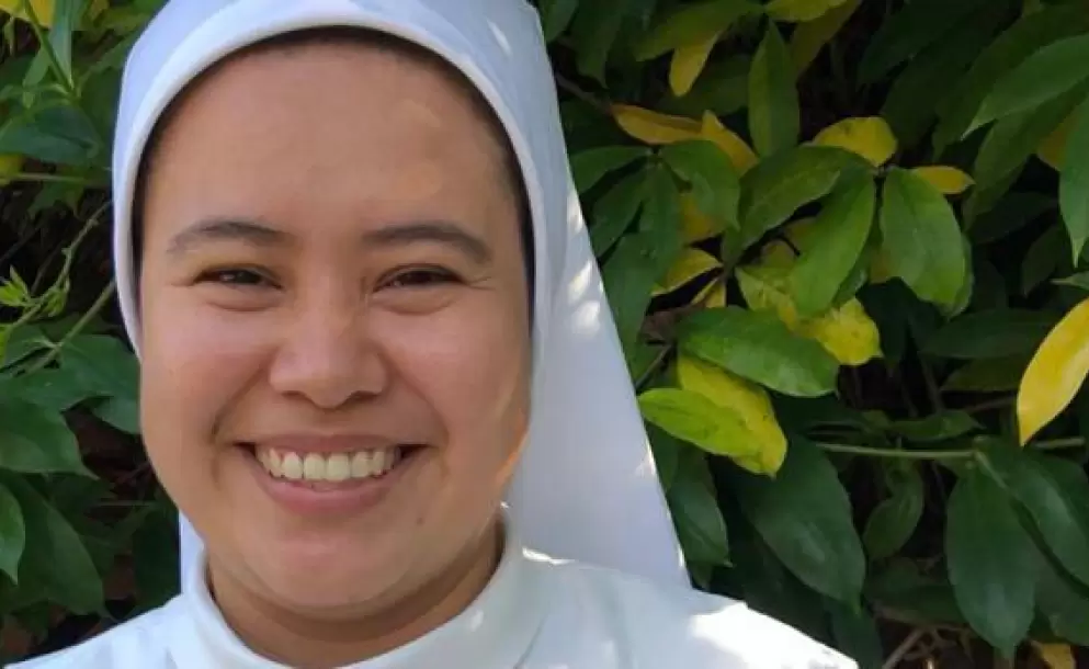 Mientras rezaba el Santo Rosario escuchó el llamado de Cristo. Profesó votos perpetuos el 8 de diciembre