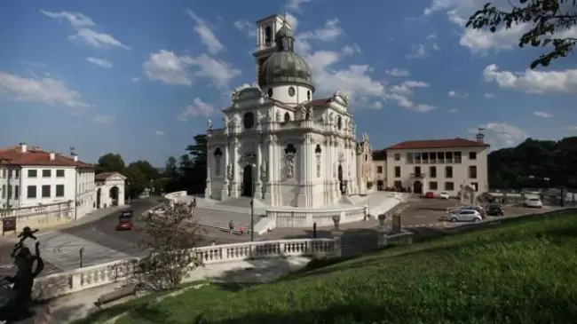Inesperado exorcismo a una joven italiana ante violenta manifestacin del demonio en el Santuario de Monte Berico