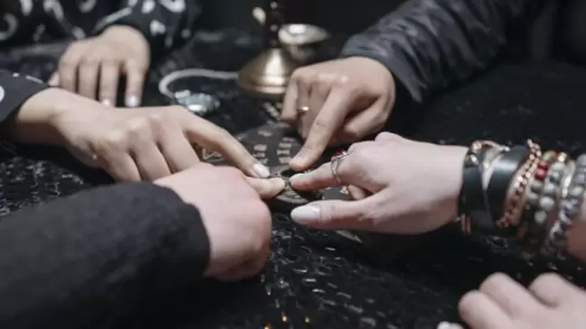 Los peligros de la Ouija cobran actualidad tras un doble suicidio (ritual?) en Per