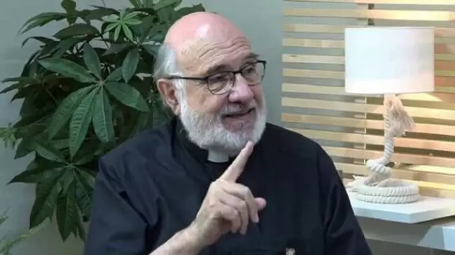 Sacerdote Justo Lofeudo lamenta: Muchos en la Iglesia ya no creen en la presencia real de Cristo en la Eucarista