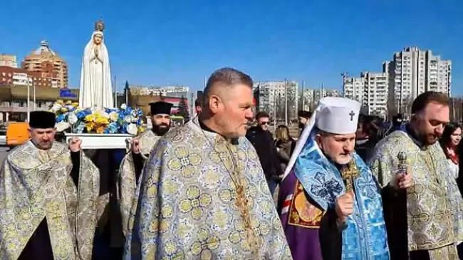 Video: Vibrante recepcin a la Virgen de Ftima en Ucrania. Antesala de la Consagracin que realizar el Papa Francisco