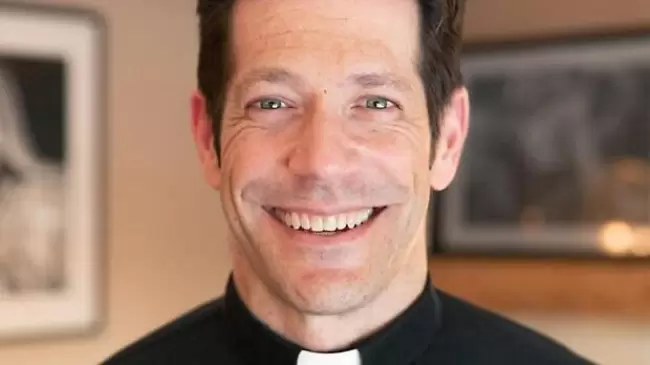 El padre Mike Schmitz a los catlicos tibios: Un discpulo est dispuesto a cambiar su agenda para acercarse a Jess