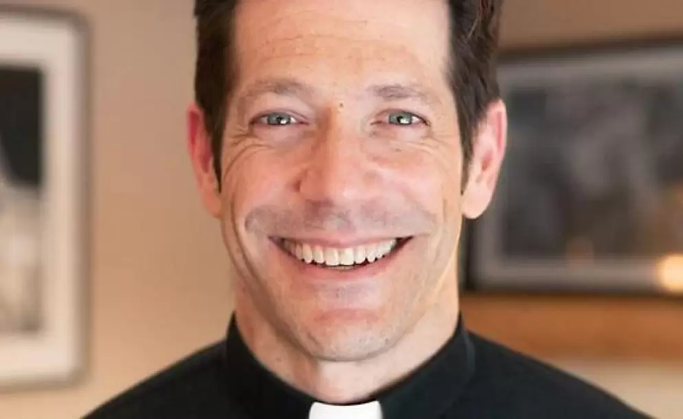 El padre Mike Schmitz a los católicos tibios: “Un discípulo está dispuesto a cambiar su agenda para acercarse a Jesús”