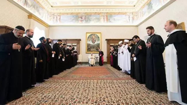 El Papa reunido con monjes ortodoxo-orientales alienta: La cruz de Cristo sea la brjula que nos gue a la plena unidad"