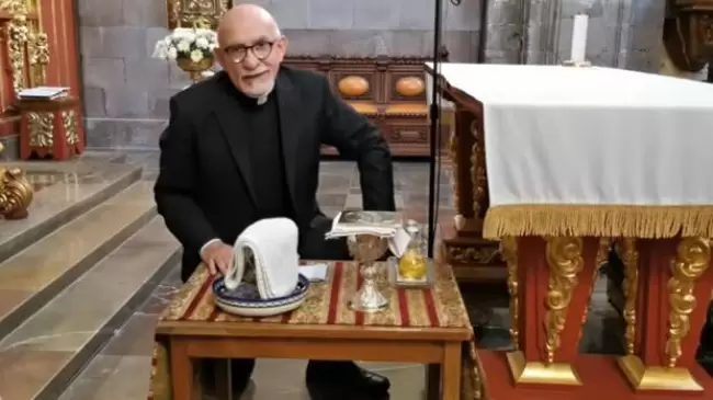 El duro origen del nombre de una mesa cercana al altar