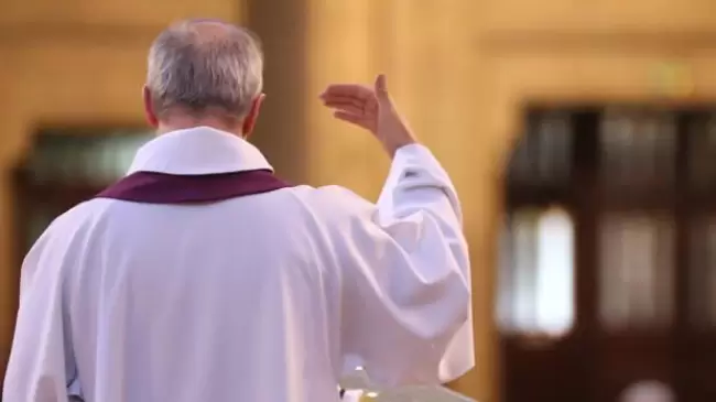 Aunque se prob que el padre Turcotte es inocente de haber cometido abusos, su nombre no ha sido restaurado