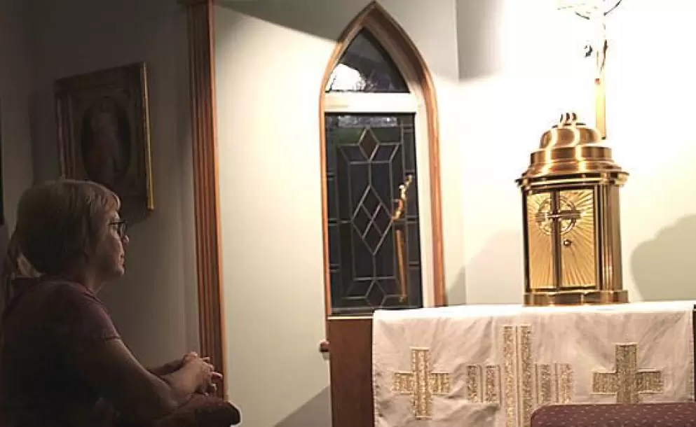Mientras el mundo duerme, los adoradores nocturnos prefieren pasar un tiempo de gracia e intimidad con Jesús