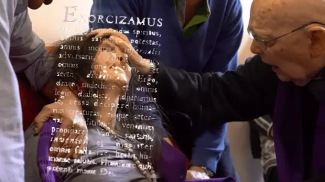 El latn es ms eficaz que cualquier otra lengua para someter y expulsar a los demonios?