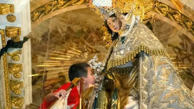 Pedro tiene cncer y soaba con estar ante la Mare de Deu, la Virgen de los Desamparados