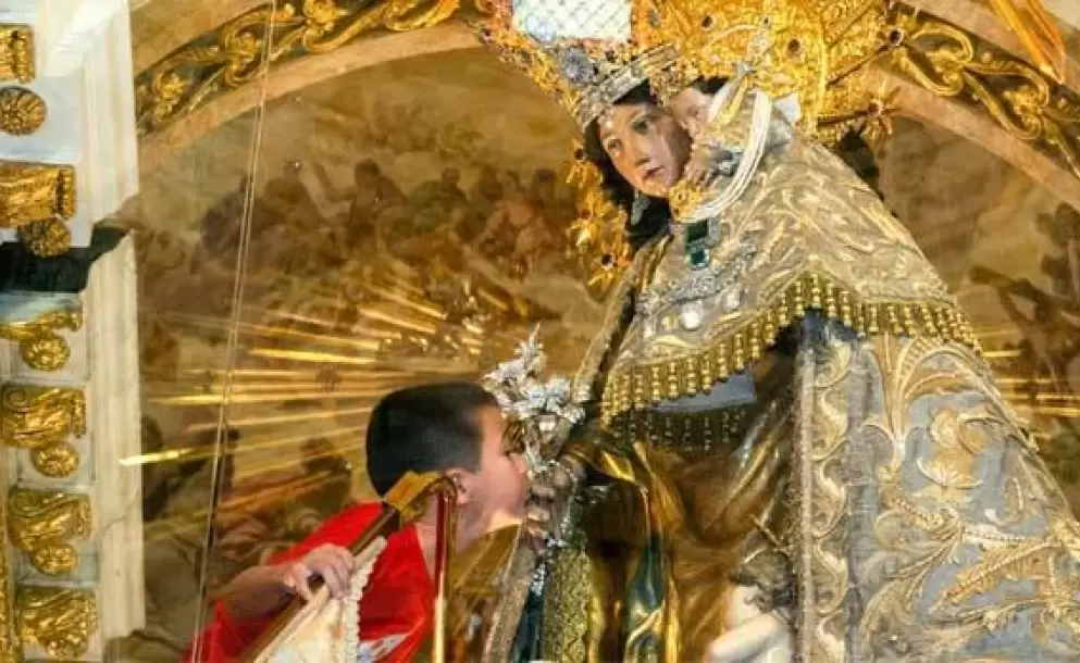 Pedro tiene cncer y soaba con estar ante la Mare de Deu, la Virgen de los Desamparados