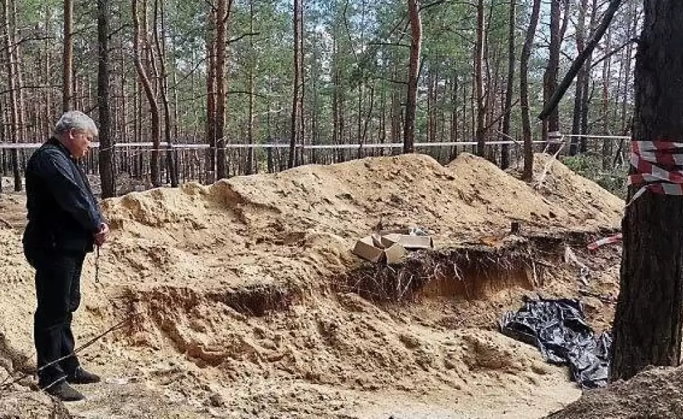 Enviado del Papa confirma la barbarie cometida por Rusia en Izyum y reza el Rosario en el lugar: Encuentran 447 cuerpos