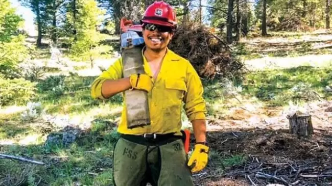 Rezar el rosario salv a los bomberos rodeados por un voraz incendio en Scarface Mountain