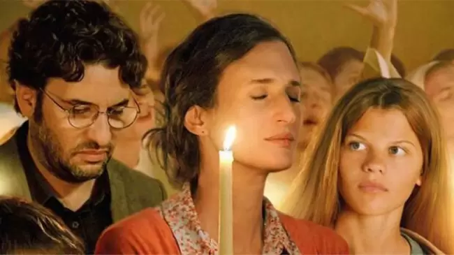 Deriva sectaria recreada por el film 'Les Evlouis'