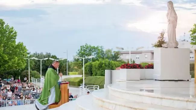 Fray Danko Perutina, testigo predilecto de la Virgen de Medjugorje llega a Chile para predicar retiro