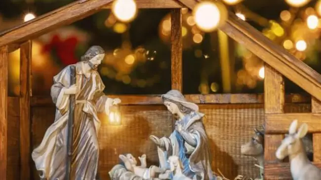 Desafiar la oscuridad con las luces de Navidad