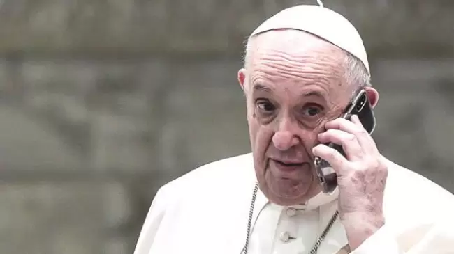Una madre fallece en Italia tras dar a luz a gemelos. Un conmovido Papa Francisco llama a Giacomo, el viudo