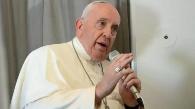 El Papa Francisco alerta: "El mundo entero est en autodestruccin detengmonos!"