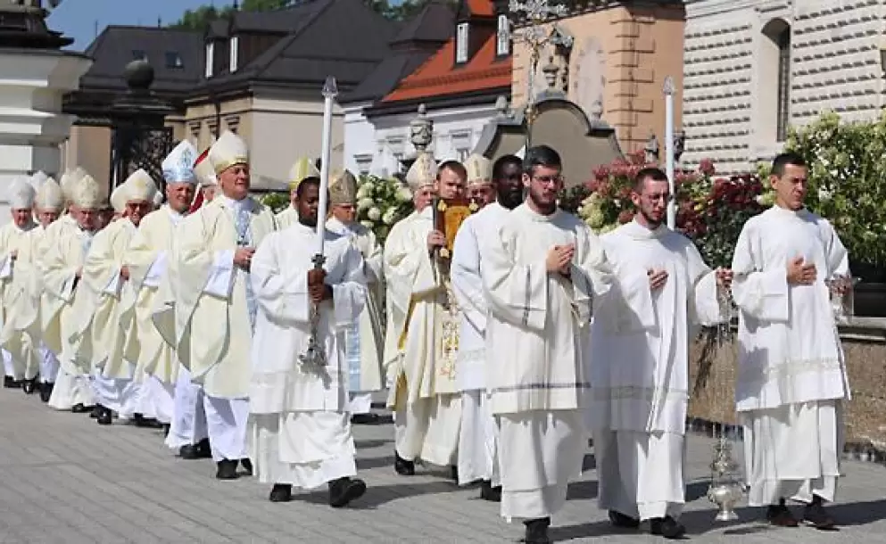 Obispos de Polonia emiten decreto que regula las apariciones pblicas de sacerdotes en redes sociales y otras plataformas