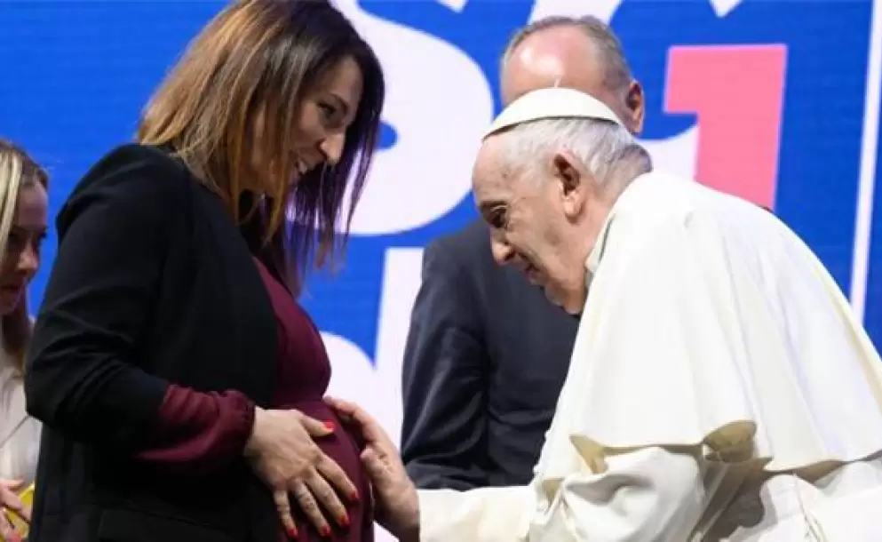 Hablando de natalidad el Papa recuerda lo que dijo a una mujer en la Plaza de San Pedro: “¡Tantos niños con hambre, y usted con el perrito!”