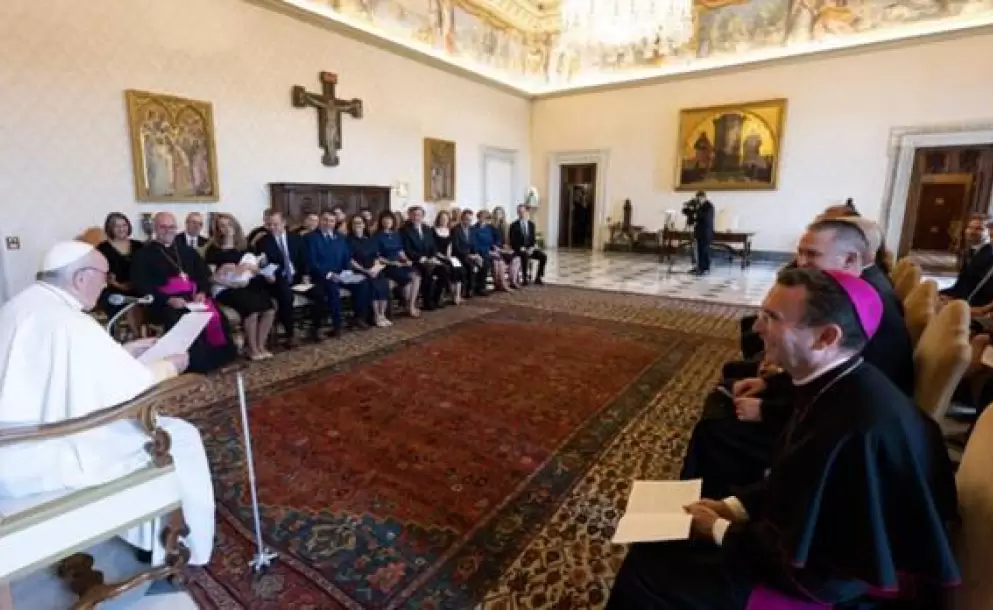 El Papa pide a los obispos del mundo catequizar a los fieles para “recuperar el sentido de la adoración”
