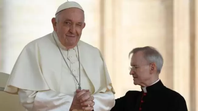 Cuidar de los pobres y necesitados para ir adelante en la santidad, alienta el Papa Francisco