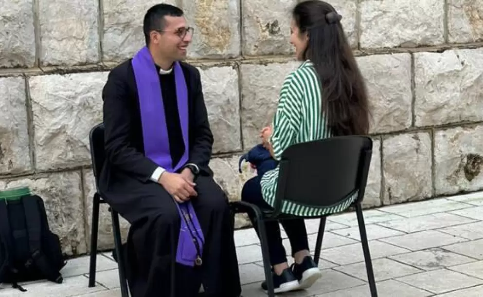 Un impactante encuentro con Dios en el Santísimo llevó al sacerdocio a un joven rumbero y rebelde