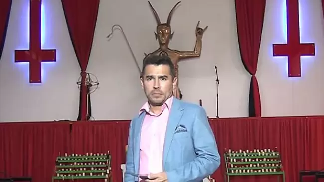 Hctor Londoo, un charlatn del Satanismo con graves consecuencias: Enseo como venderle el alma al diablo