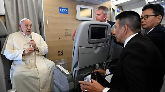 En vuelo de regreso desde Mongolia: El Papa denuncia el veneno de algunas ideologas en la Iglesia y el mundo