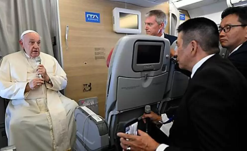 En vuelo de regreso desde Mongolia: El Papa denuncia el “veneno” de algunas ideologías en la Iglesia y el mundo