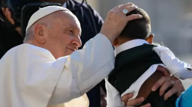 El Papa habla a la sociedad enferma de individualismo que deja a los jvenes pobres de esperanza
