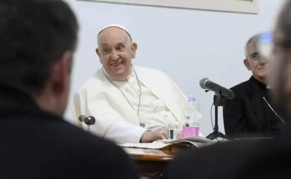 Papa Francisco presente en las periferias con sacerdotes, ancianos y desahuciados