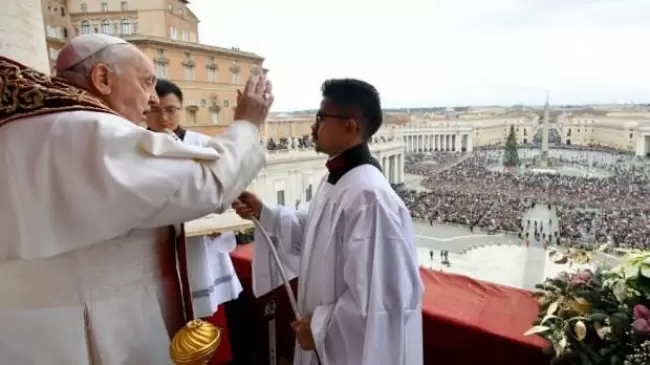 El Papa Francisco antes de impartir la Bendicin Urbi et Orbi: "Decir s al Prncipe de la paz significa decir no a la guerra"