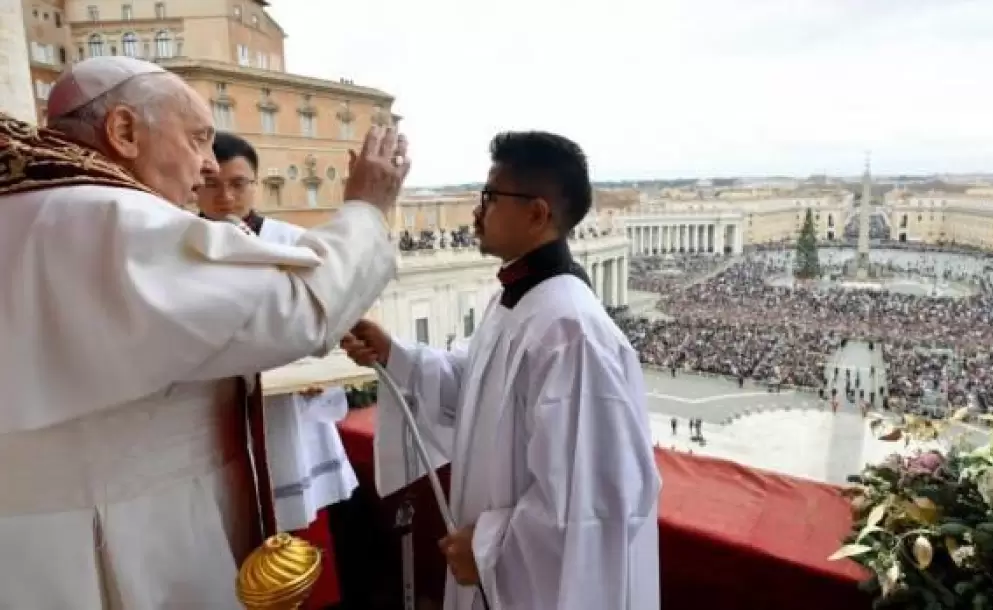 El Papa Francisco antes de impartir la Bendicin Urbi et Orbi: "Decir s al Prncipe de la paz significa decir no a la guerra"