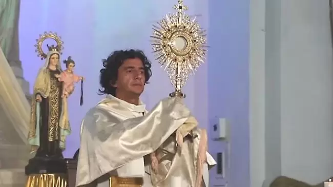 Padre Gerardo Pieros revela un posible milagro eucarstico en Medelln. Adorando tu alma recibe sanacin y liberacin