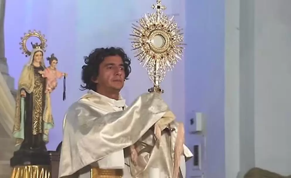 Padre Gerardo Pieros revela un posible milagro eucarstico en Medelln. Adorando tu alma recibe sanacin y liberacin