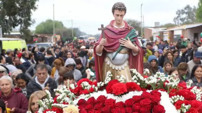 La vida de este popular santo (que no es santo) es una interrogante. Pero ante asuntos urgentes miles acuden a l