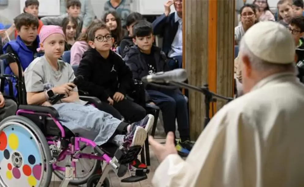 El Papa Francisco lo ha vuelto a hacer... se fue del Vaticano a “Chocar esos cinco”