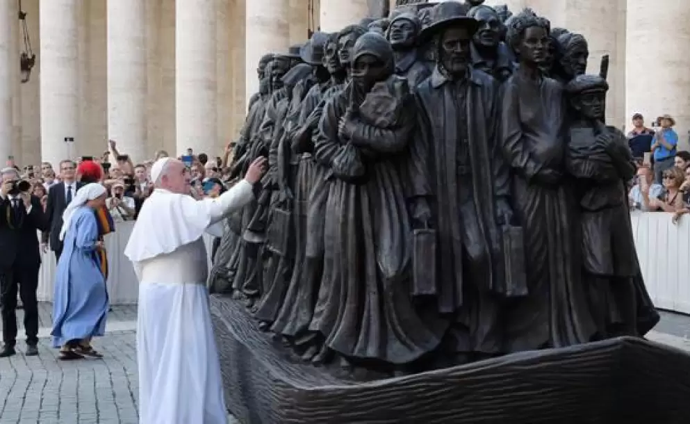 El Papa abraza a quienes atraviesan mares y desiertos buscando vivir en paz y seguridad