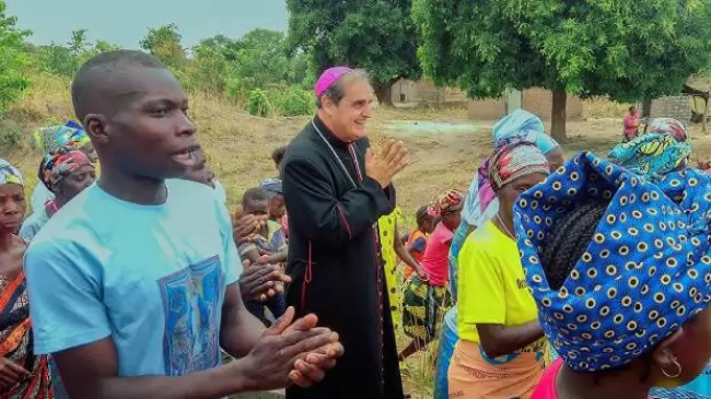 Mons. Martn Lasarte desde Angola: Lo ms precioso que tenemos para dar es Dios