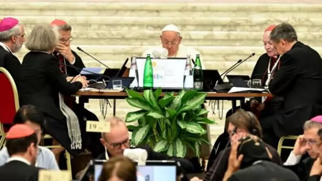 En la reapertura del Snodo el Papa insta a una renovacin de la Iglesia respetando el depsito de la fe y la Tradicin viva"