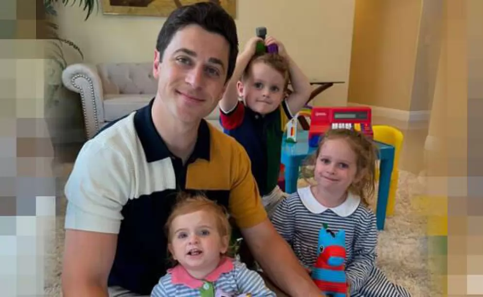 El actor y director de cine David Henrie confidencia cmo ha logrado rezar el Rosario a diario con sus 3 hijos pequeos