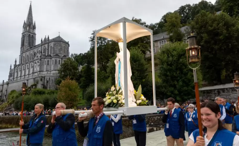 Devocin en Lourdes