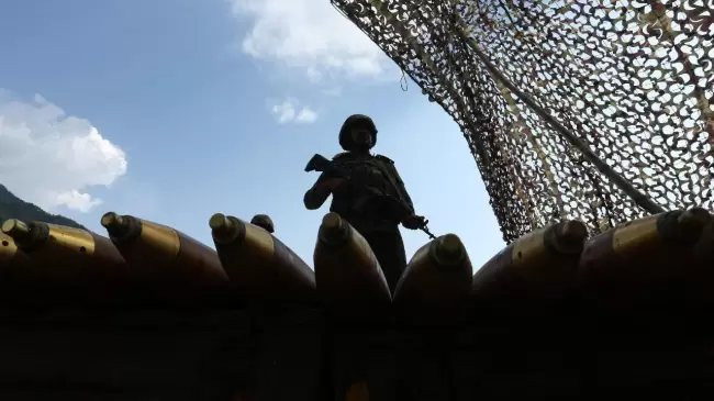 No al rearme, que se respete el derecho humanitario