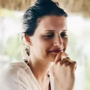 Impactante relato de una mujer violada en su infancia a quien Dios le concedi el don de escuchar su consoladora voz