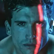 Sus polmicos desnudos le sumaron seguidores. Hoy Jaime Lorente habla en este video del regreso a la fe de sus padres