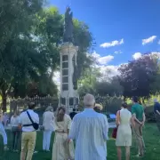Una historia de amor mariano: 50 aos reunindose cada primer sbado de mes a rezar el rosario!
