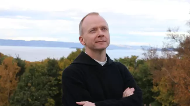Mons. Eric Varden.