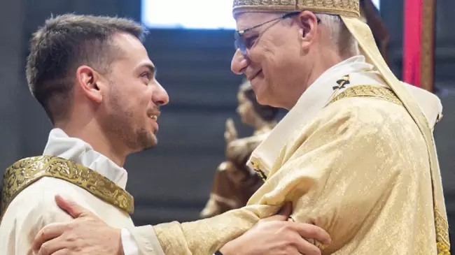 Un emocionado Papa Len XIV alienta a sacerdotes y obispos a convertirse en "amigos de Cristo"